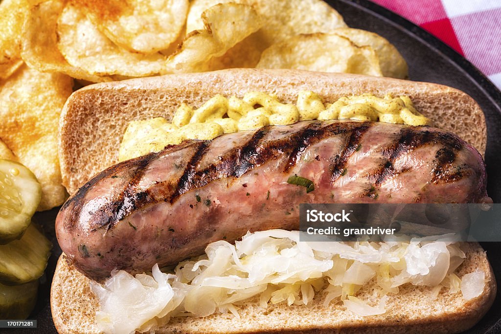 Bratwurst with Mustard and Saurkraut - Royaltyfri Bratwurst Bildbanksbilder