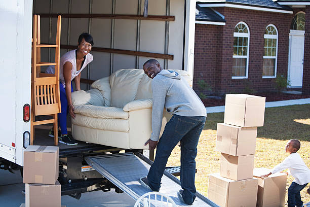 афро-американской семьи, дом двигаться - moving van family moving house sc0589 стоковые фото и изображения