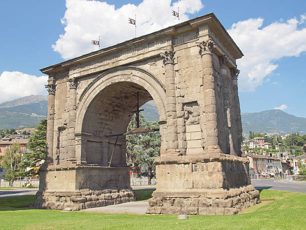 arch of august aosta - valle daosta stock-fotos und bilder