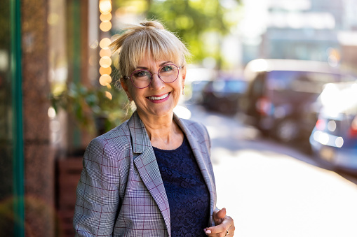 Portrait of smiling senior businesswoman in the city