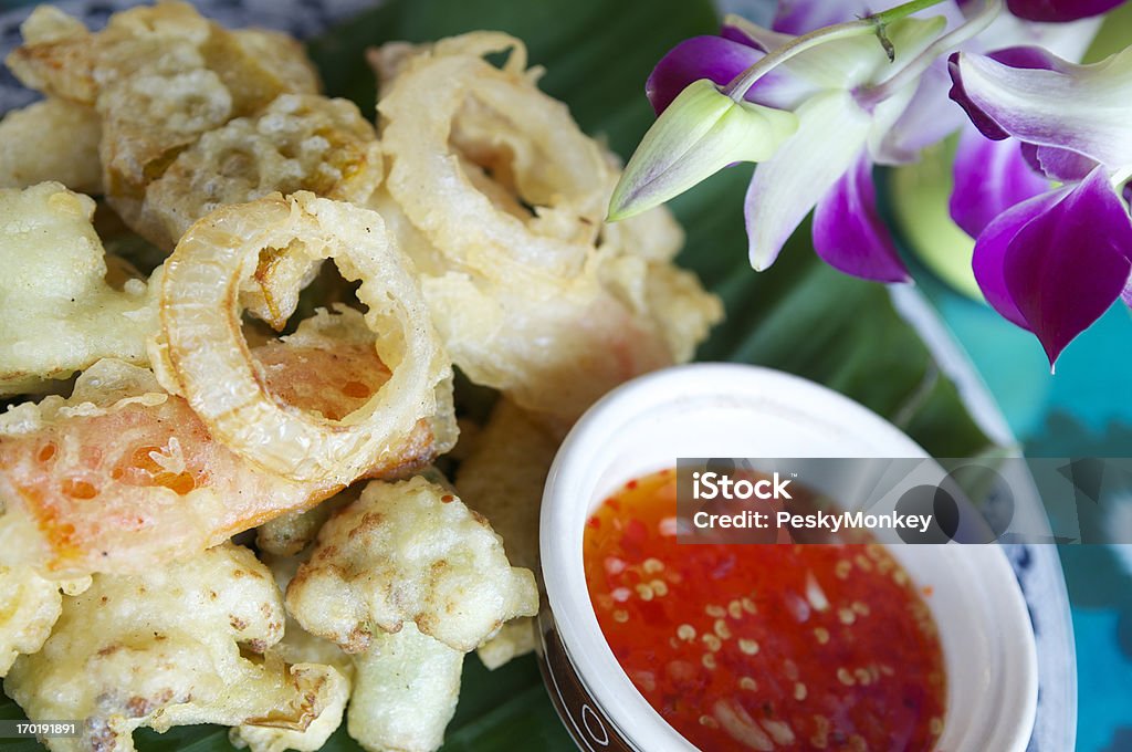 Fresche verdure miste Tempura asiatica con salsa agrodolce - Foto stock royalty-free di Piatto agrodolce