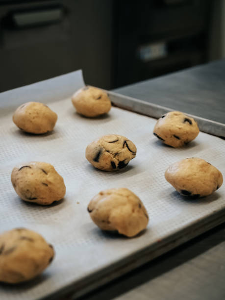 istock Raw cookies with chocolate on a baking sheet close-up 1701996426