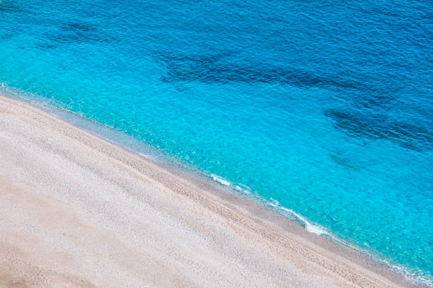 playa de los muertos, einer der strände im naturschutzgebiet cabo de gata-níjar - spanien - naturpark stock-fotos und bilder