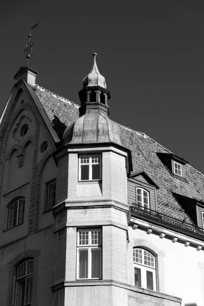 istock Corner of a building 1702050765
