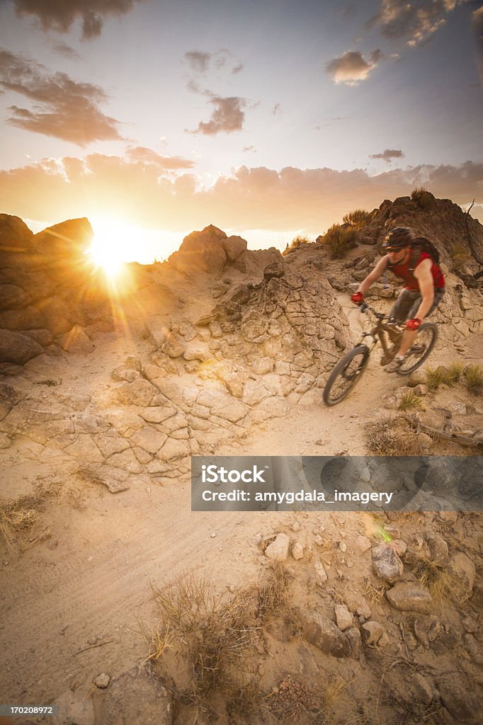 Ciclismo de montaña de películas - Foto de stock de Actividades recreativas libre de derechos