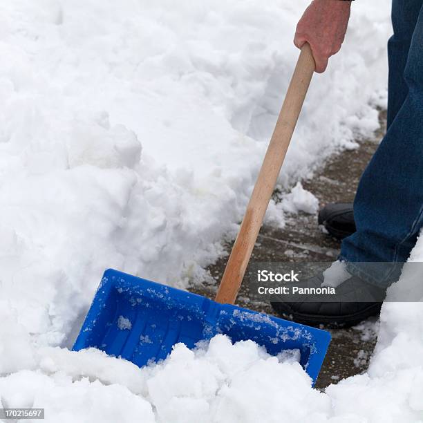 Snow B Stockfoto und mehr Bilder von Winterdienst - Winterdienst, Aktiver Senior, Alter Erwachsener