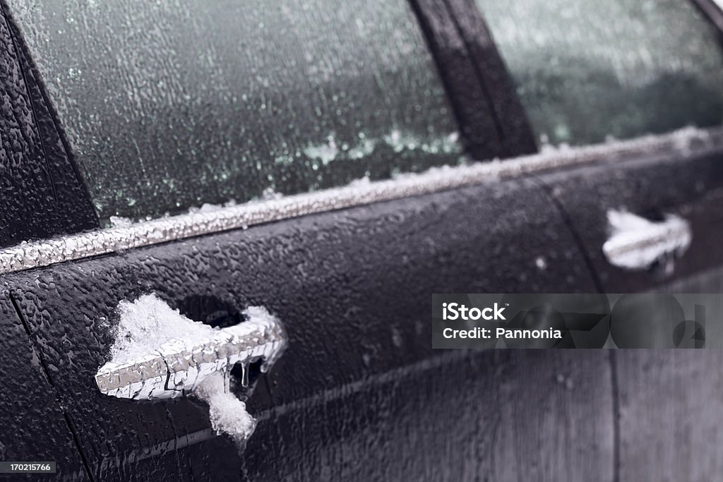 Auto coperto con ghiaccio - Foto stock royalty-free di Ambientazione esterna