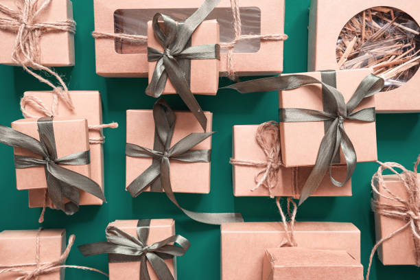 Christmas gift zero waste,eco friendly packaging gifts kraft paper,eco christmas holiday concept,eco decor banner DIY flat lay.Christmas zero waste,eco postcard.New year,boxing day poster eco friendly regalo de navidad cero desperdicio, regalos de embalaje ecológicos papel kraft, concepto de vacaciones de navidad ecológica, banner de decoración ecológica diy plano laico. navidad cero residuos, postal ecológica. año nuevo, cartel del día del boxeo