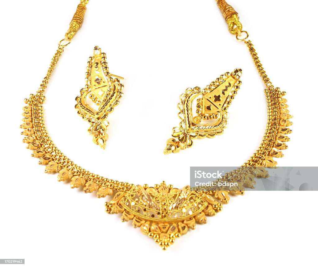Обручальные золотые украшения на Индийские невесты - Стоковые фото Золото роялти-фри