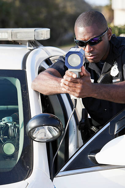 oficial de policía con pistola radar - sc0604 fotografías e imágenes de stock