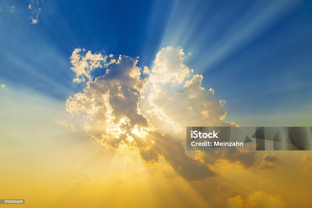 Puesta de sol con los rayos de sol - Foto de stock de Cristianismo libre de derechos