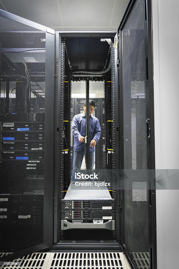 Administrator Arbeiten auf einem server - Lizenzfrei Netzwerkserver Stock-Foto