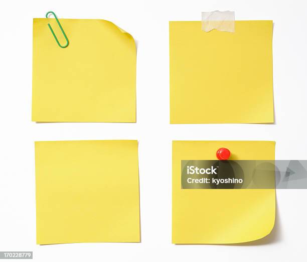 絶縁ショットのブランク黄色粘着性について白色背景 - 紙のストックフォトや画像を多数ご用意 - 紙, ゼムピン, ノート
