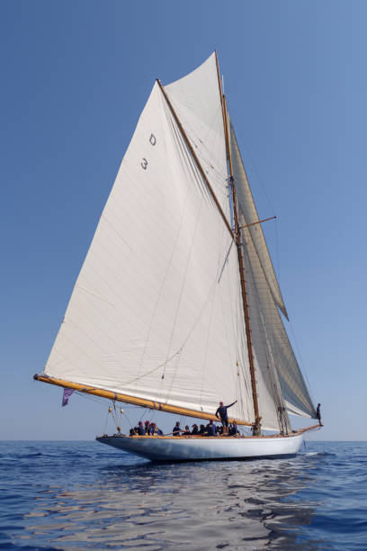 classic yacht - sailing light wind nautical vessel imagens e fotografias de stock