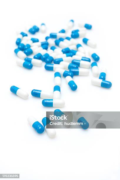 Photo libre de droit de Capsules D banque d'images et plus d'images libres de droit de Gélule - Gélule, Bleu, Blanc