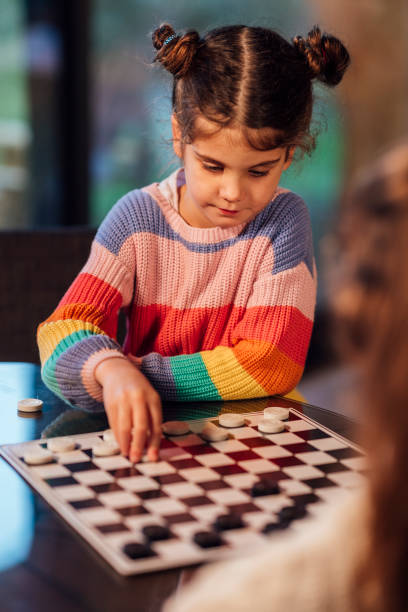 poważny tryb gry - mixed age child love teamwork zdjęcia i obrazy z banku zdjęć