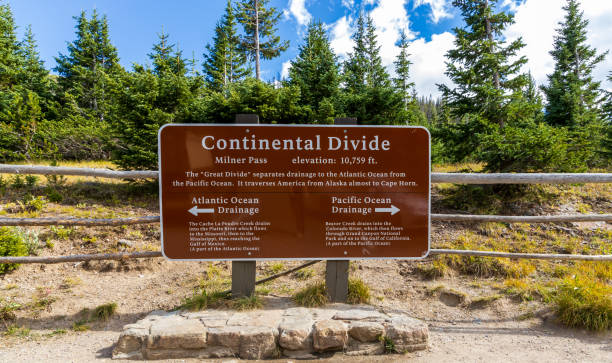 istock Continental Divide Sign in Colorado 1702620220