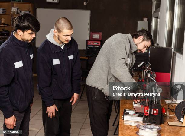 Scanning Class 3d Scanning And Printing Training Class Teacher Shows How To Work On 3d ...