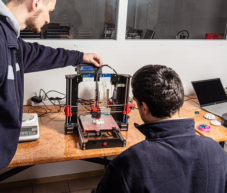 Scanning Class 3d Scanning And Printing Training Class Teacher Shows How To Work On 3d ...