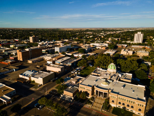 luftbild chaves county courthouse in roswell, new mexico - roswell stock-fotos und bilder