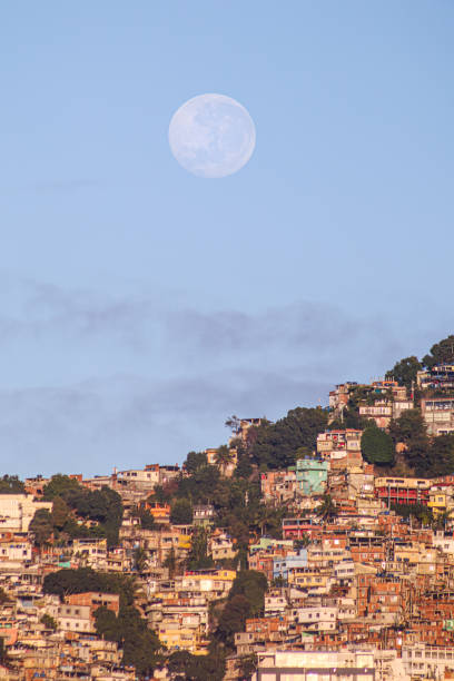 istock full moon and the Vidigal community. 1703209331