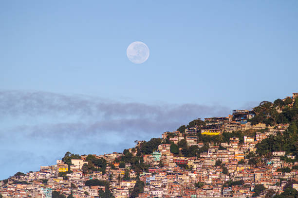 istock full moon and the Vidigal community. 1703209761