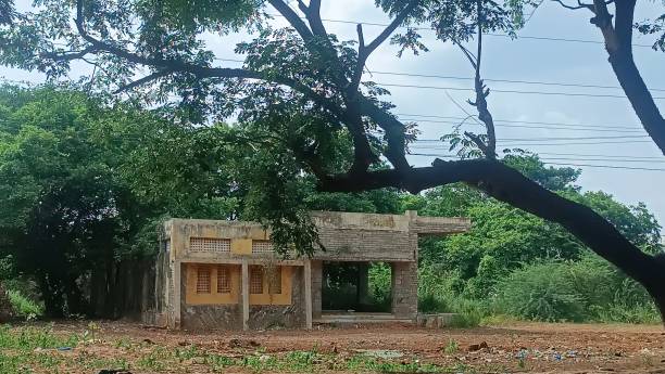 istock Indian old RTC bus stand building 1703295136