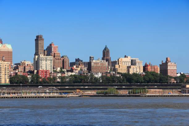 istock Brooklyn skyline, New York 1703736938