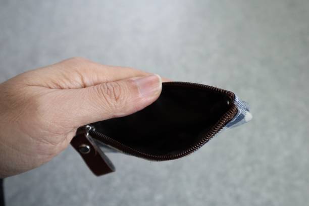 istock A person who has no money in his wallet 1703793780