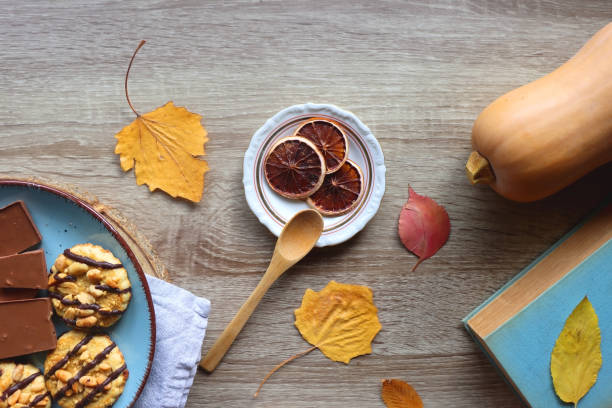 sweet food, hot drink and autumnal details - squash pumpkin orange japanese fall foliage imagens e fotografias de stock