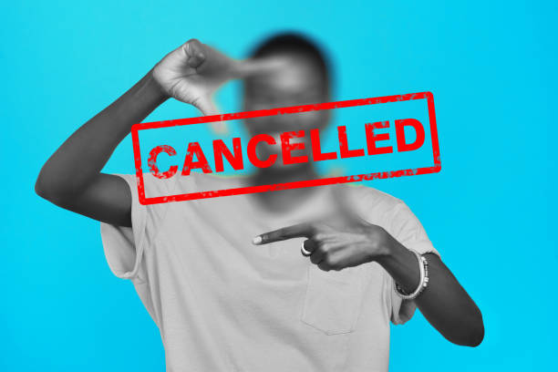 Cancelled, ban and woman with censor face for boycott, silence opinion or shaming. Backlash, audience or text overlay censorship for social media critic, discrimination and abstract blue background cancelado, prohibición y mujer con cara de censura para el boicot, el silencio de la opinión o la vergüenza. la reacción violenta, la audiencia o el texto superponen la censura para la crítica de las redes sociales, la discriminación y el fondo azul