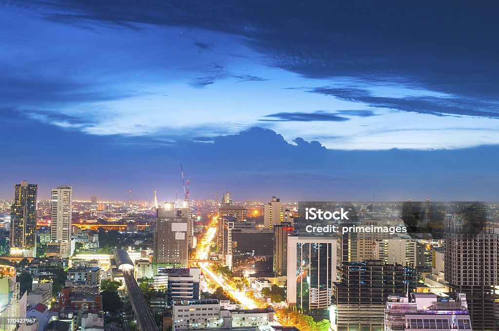 Panoramablick auf die urbane Umgebung in Asien - Lizenzfrei Abenddämmerung Stock-Foto