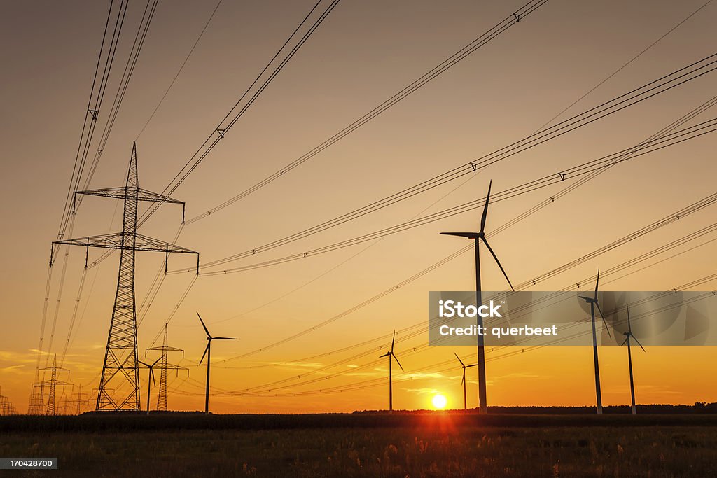 High Voltage Tower – Sonnenuntergang - Lizenzfrei Abenddämmerung Stock-Foto