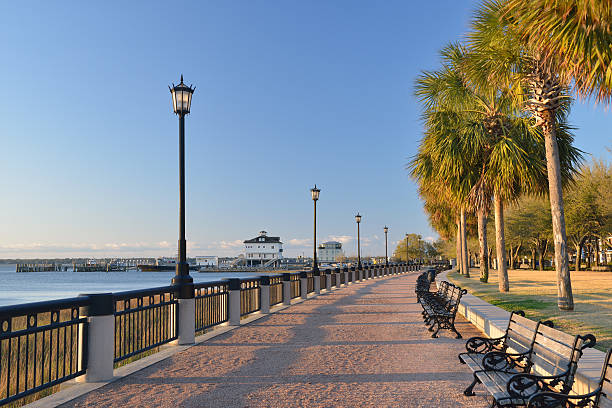 waterfront идите в charleston - south carolina стоковые фото и изображения