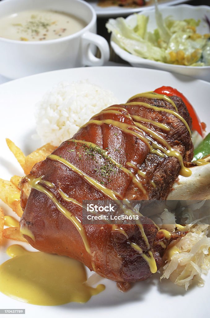 독일형 BBQ 돼지고기 너클 - 로열티 프리 0명 스톡 사진