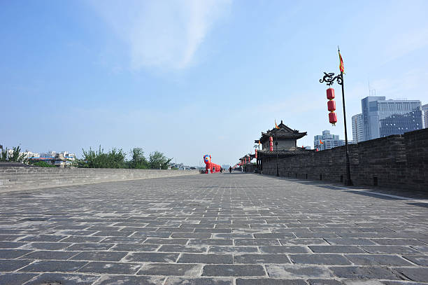 xian city wall - xian foto e immagini stock