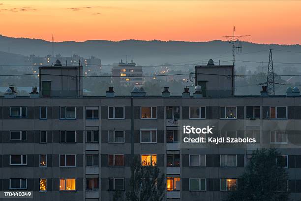 Photo libre de droit de Ville Au Coucher Du Soleil banque d'images et plus d'images libres de droit de Hongrie - Hongrie, Appartement, Smog