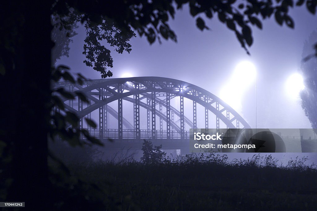 Brücke bei Nacht in the fog - Lizenzfrei Baum Stock-Foto