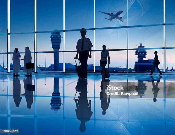 International Airport Entfernt Stockfoto und mehr Bilder von Flughafen - Flughafen, Gehen, Pilot