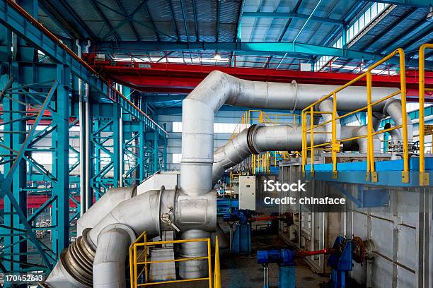 Industrial Zone Stahl Pipelines Und Zopfmuster In Einer Pflanze Stockfoto und mehr Bilder von Wasserrohr