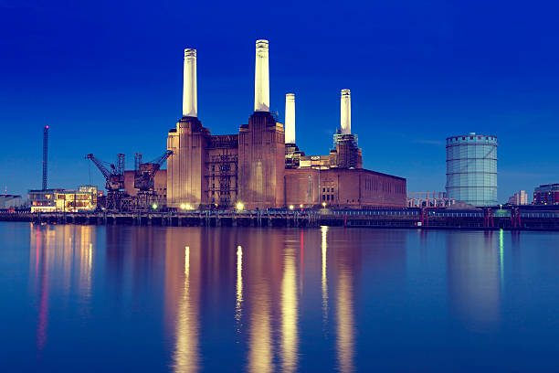 usina elétrica de battersea - factory night skyline sky - fotografias e filmes do acervo