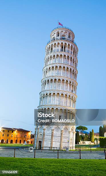 Torre Pendente Di Pisa Al Crepuscolo Toscana Italia - Fotografie stock e altre immagini di Torre di Pisa