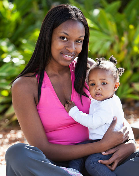 африканская американская мать держит ребенка - sc0546 стоковые фото и изображения