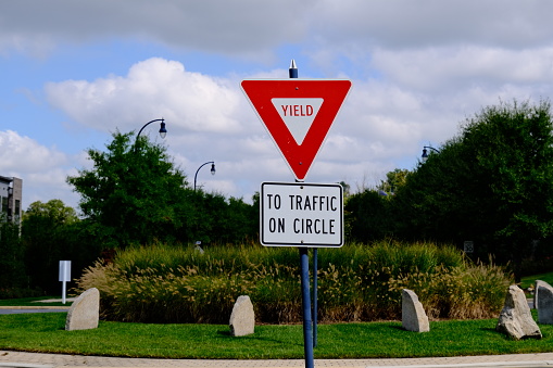 Yield to traffic on circle road sign