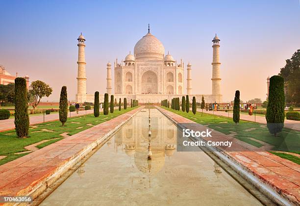Taj Mahal Nascer Do Sol Com Reflexo - Fotografias de stock e mais imagens de Agra - Agra, Ao Ar Livre, Arquitetura