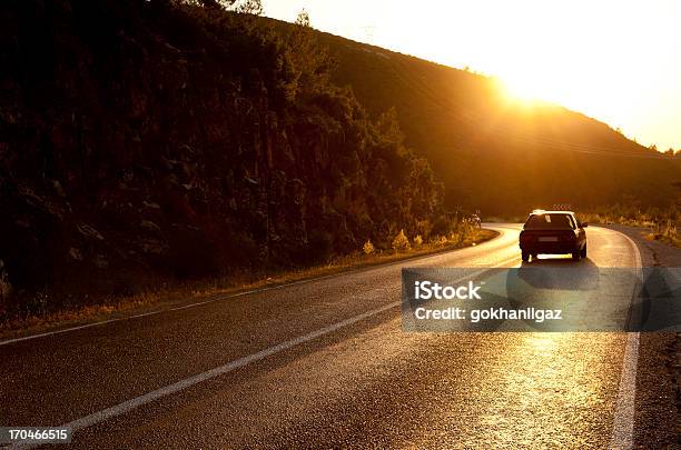 Highway Para El Coche Foto de stock y más banco de imágenes de Coche - Coche, Vía principal, Salida del sol