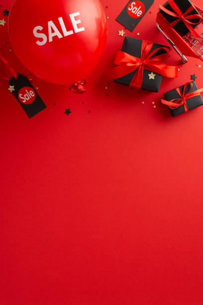 Market launch for Black Friday: Top view vertical image featuring black gift boxes, lanzamiento al mercado para el black friday: imagen vertical de vista superior con cajas de regalo negras, globo de