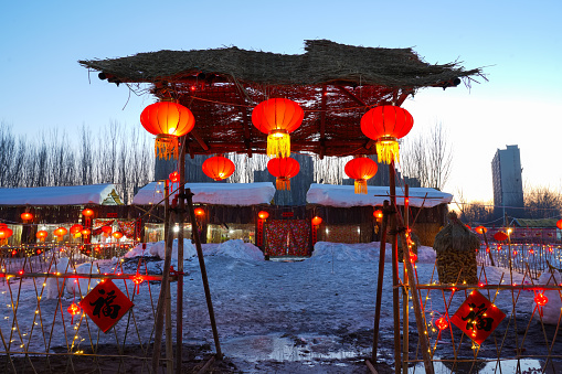 In winter, Chinese rural houses are hung with lanterns, Chinese rural New Year