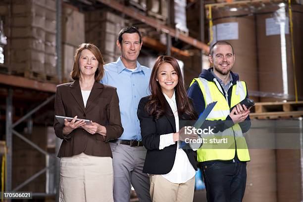 Warehouseteam Stockfoto und mehr Bilder von Arbeiten - Arbeiten, Auslieferungslager, Berufliche Beschäftigung