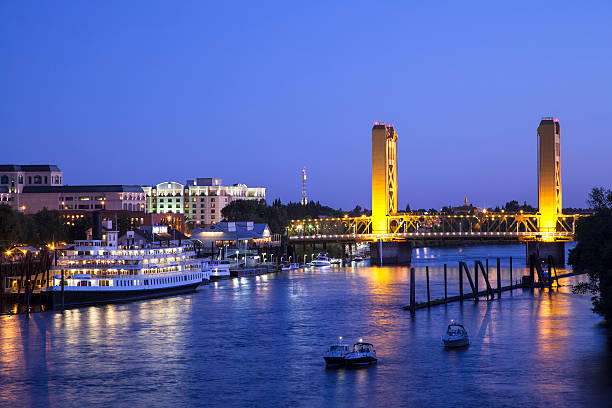 istock Sacramento River and Tower Bridge at dusk 170506072